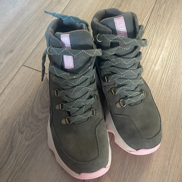 Sorel Kinetic Impact Conquest Sneaker Boot Size 7.5 NWOB Waterproof Suede - Picture 7 of 10